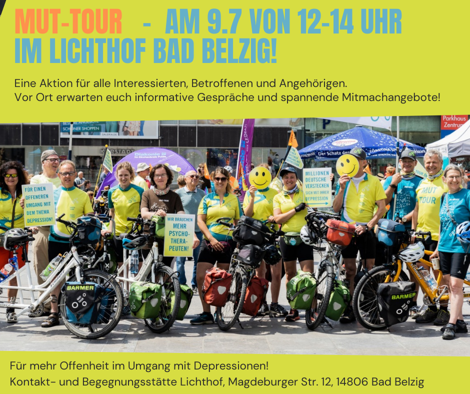 Auf dem Bild stehen die Teilnehmer der MUT-TOUR nebeneinander und halten Transparente hoch. Eine Aktion für mehr Offenheit im Umgang mit Depressionen.